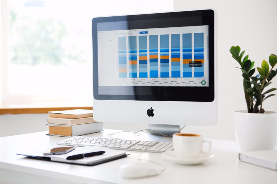 Tableau de bord avec graphiques d'indicateurs de vente et de stock.